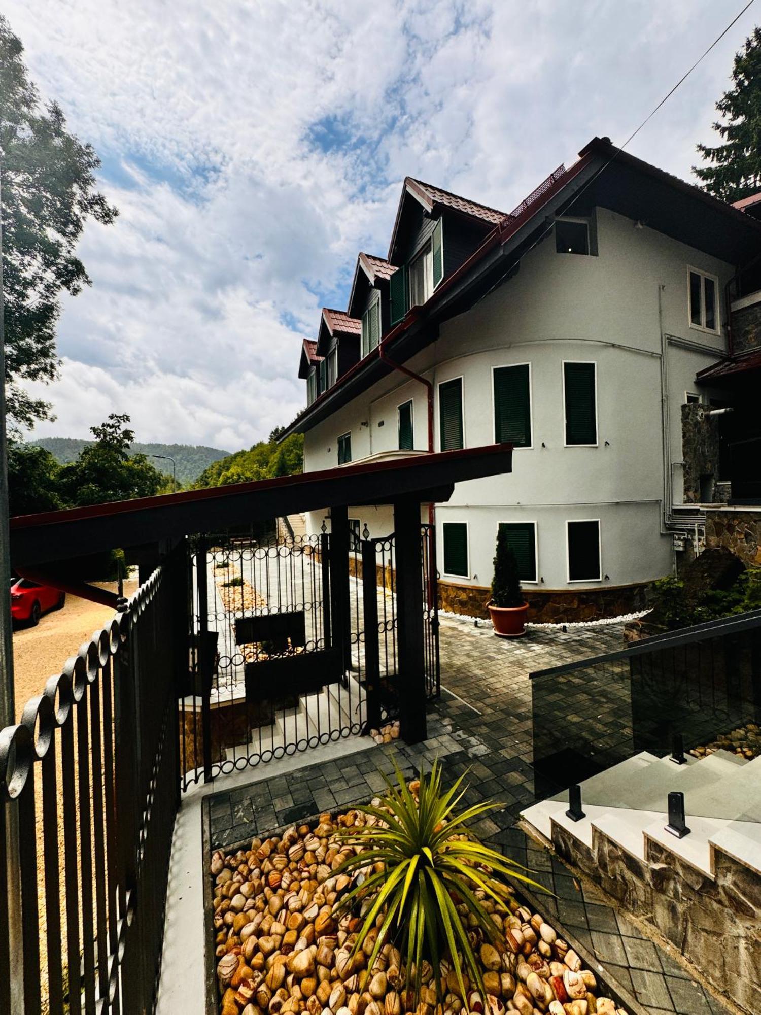 Ylly Aparts Brasov Exterior photo