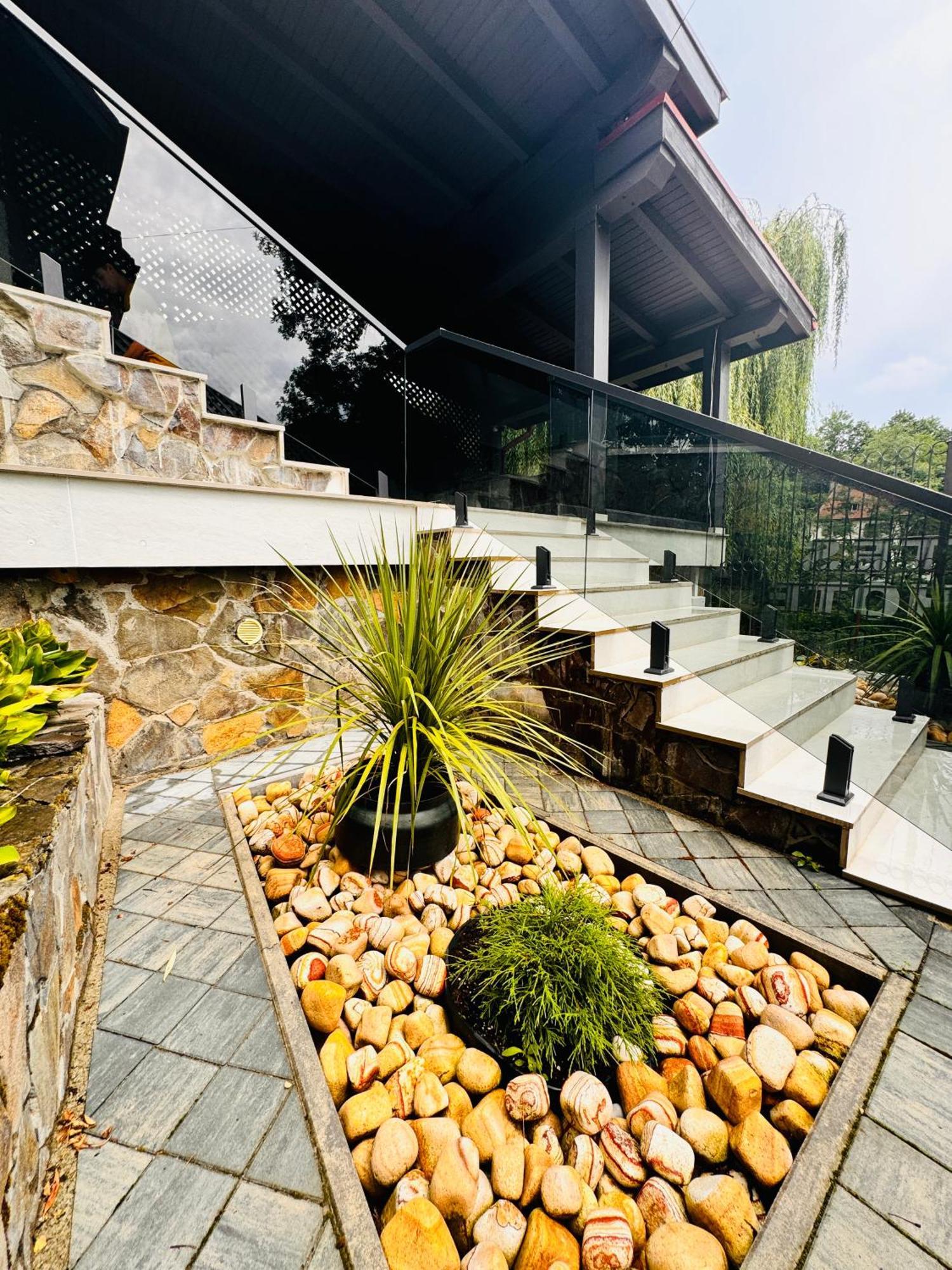 Ylly Aparts Brasov Exterior photo